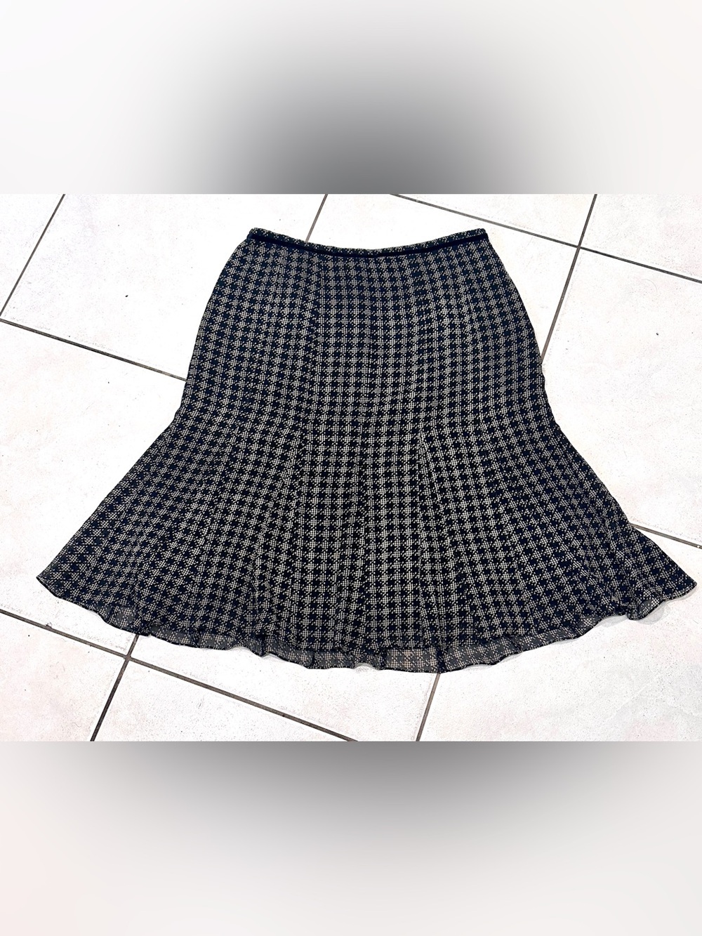 AK Anne Klein Silk Skirt Women’s 12 Black Ivory Geometric Flare Y2K Midi - Picture 3 of 7